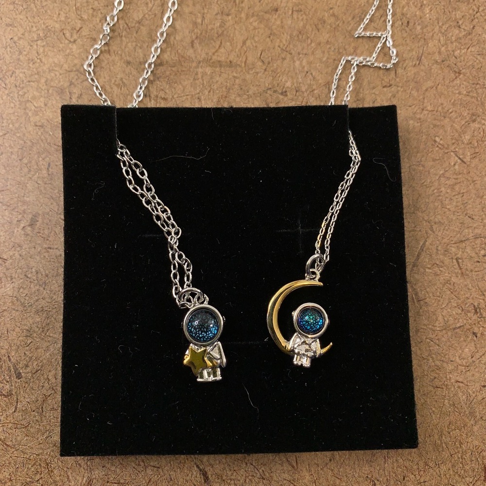 GulCean Couples Astronaut Pendant Necklace Set NWT